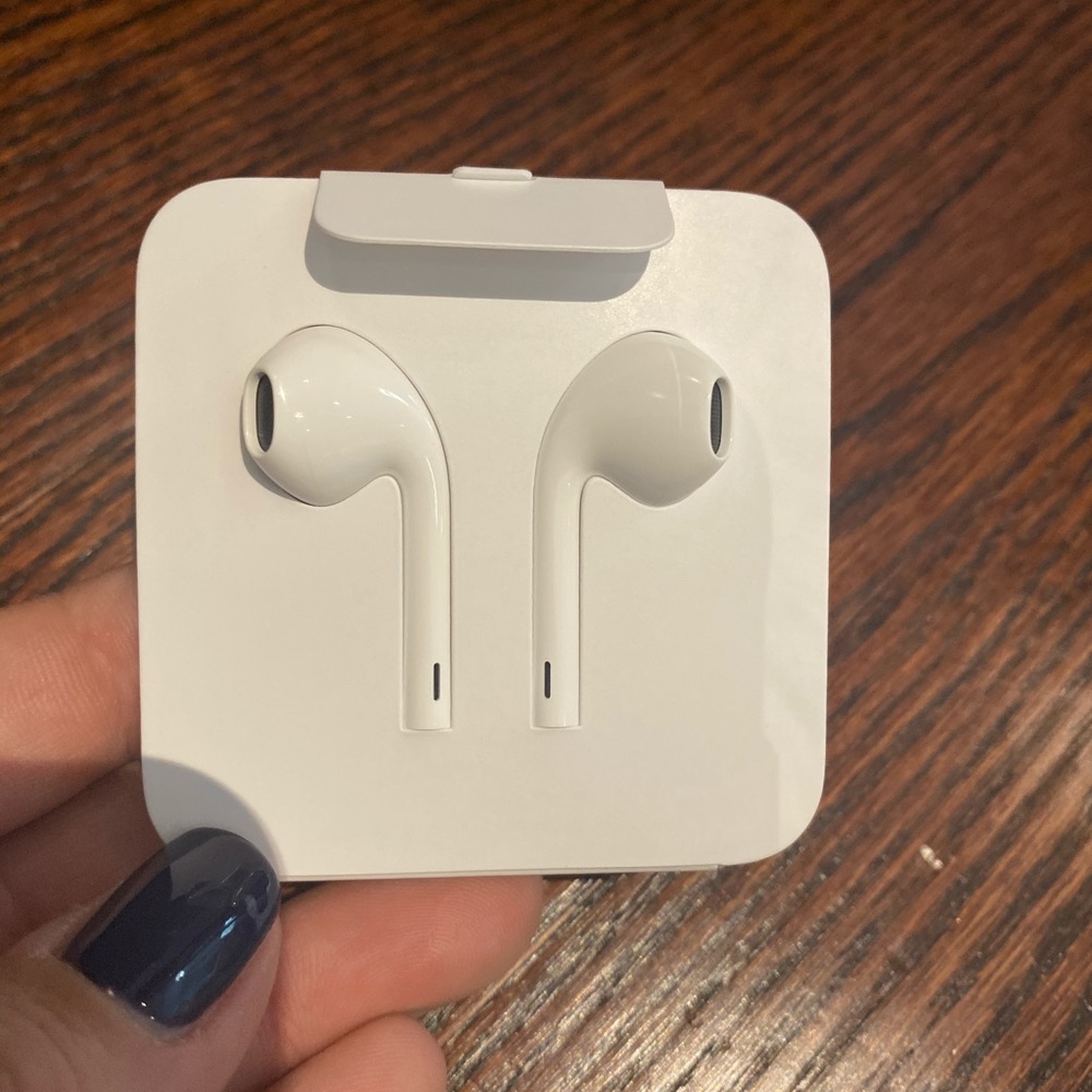 Apple EarPods with lightning connector